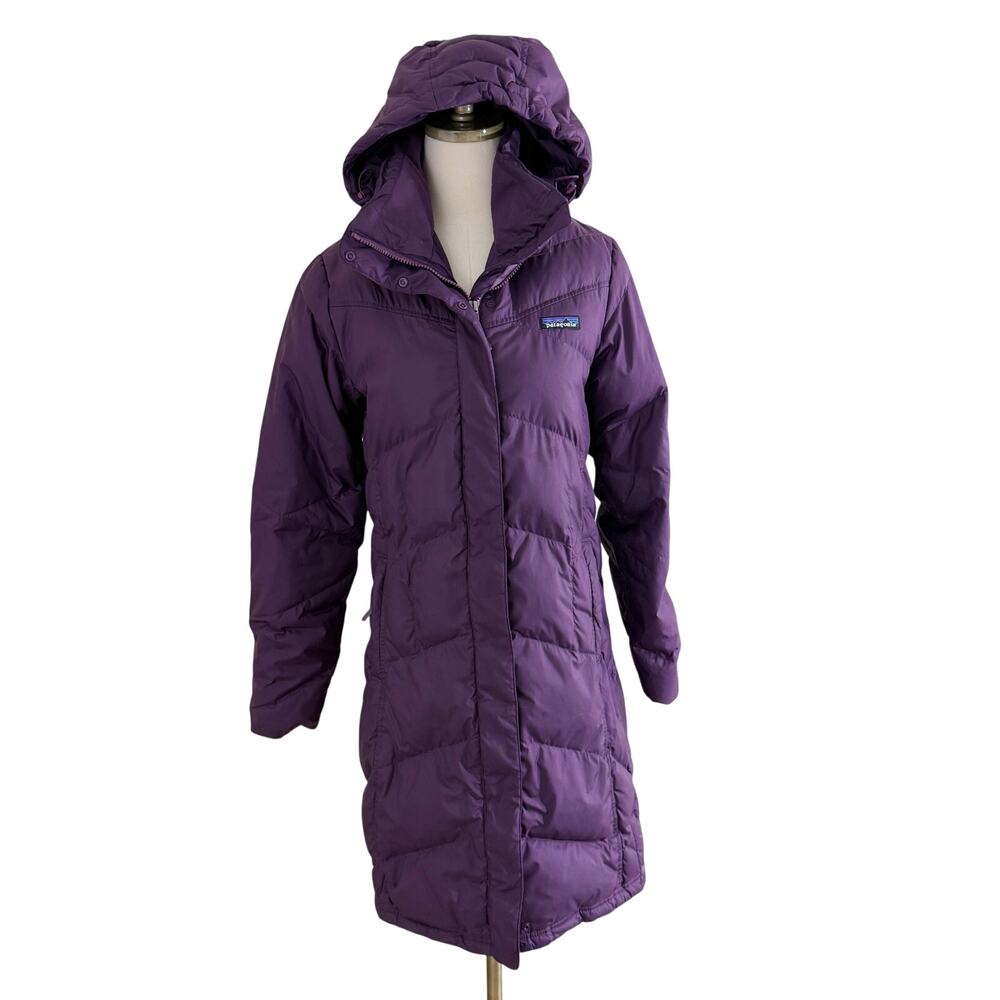 Patagonia Dark Purple Hooded Down Fill Parka Women's Medium Zip Up/Snap Closure